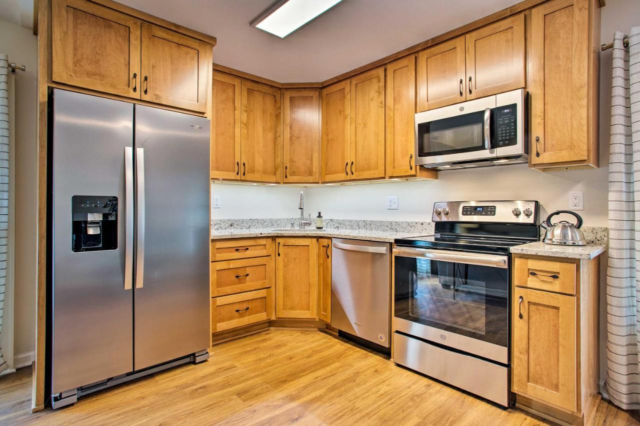 Newly Remodeled Apartment On Main Street In Saluda Exterior photo